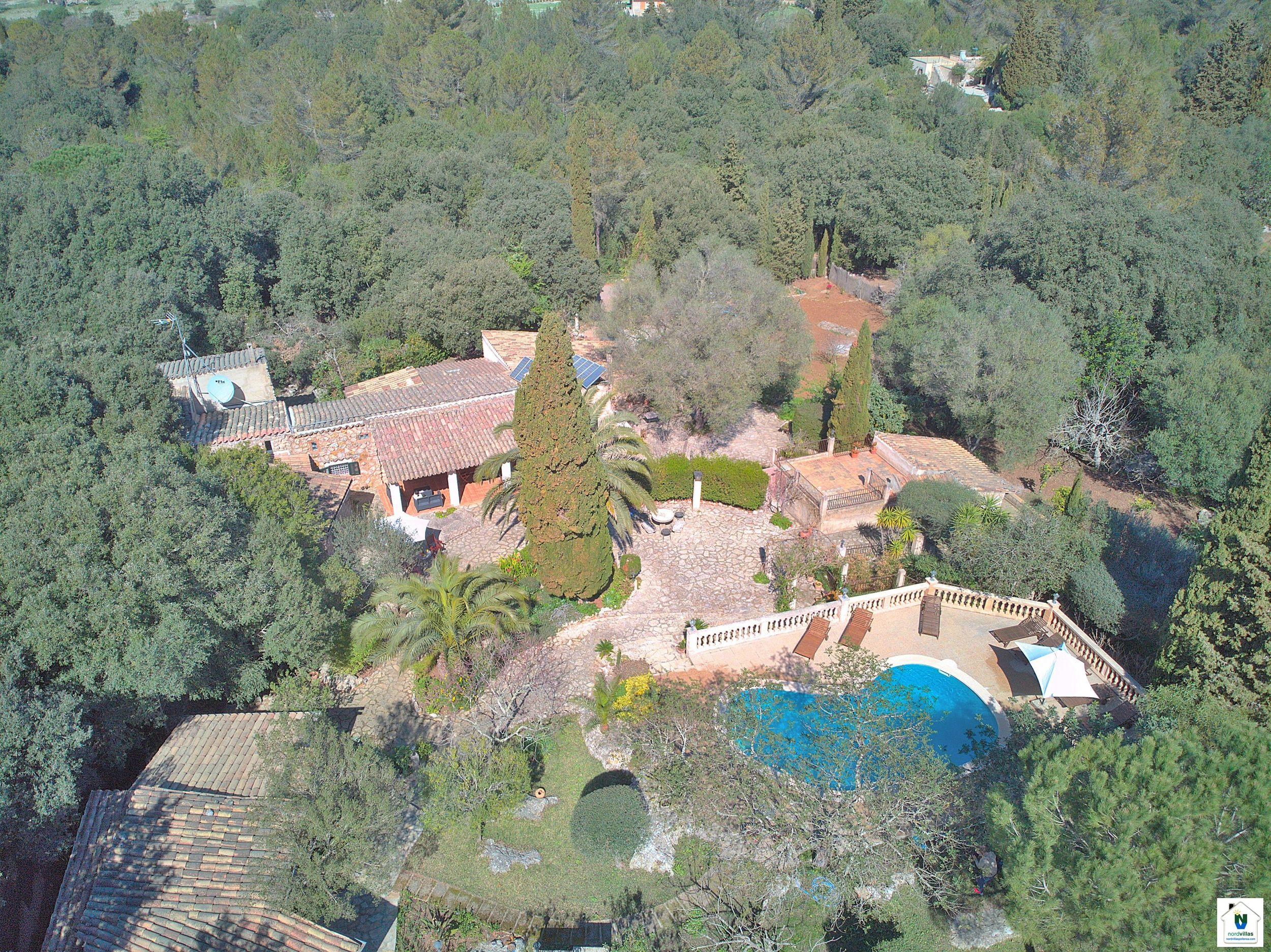 Große Finca mit Pool und Garten. Ferienvermietung