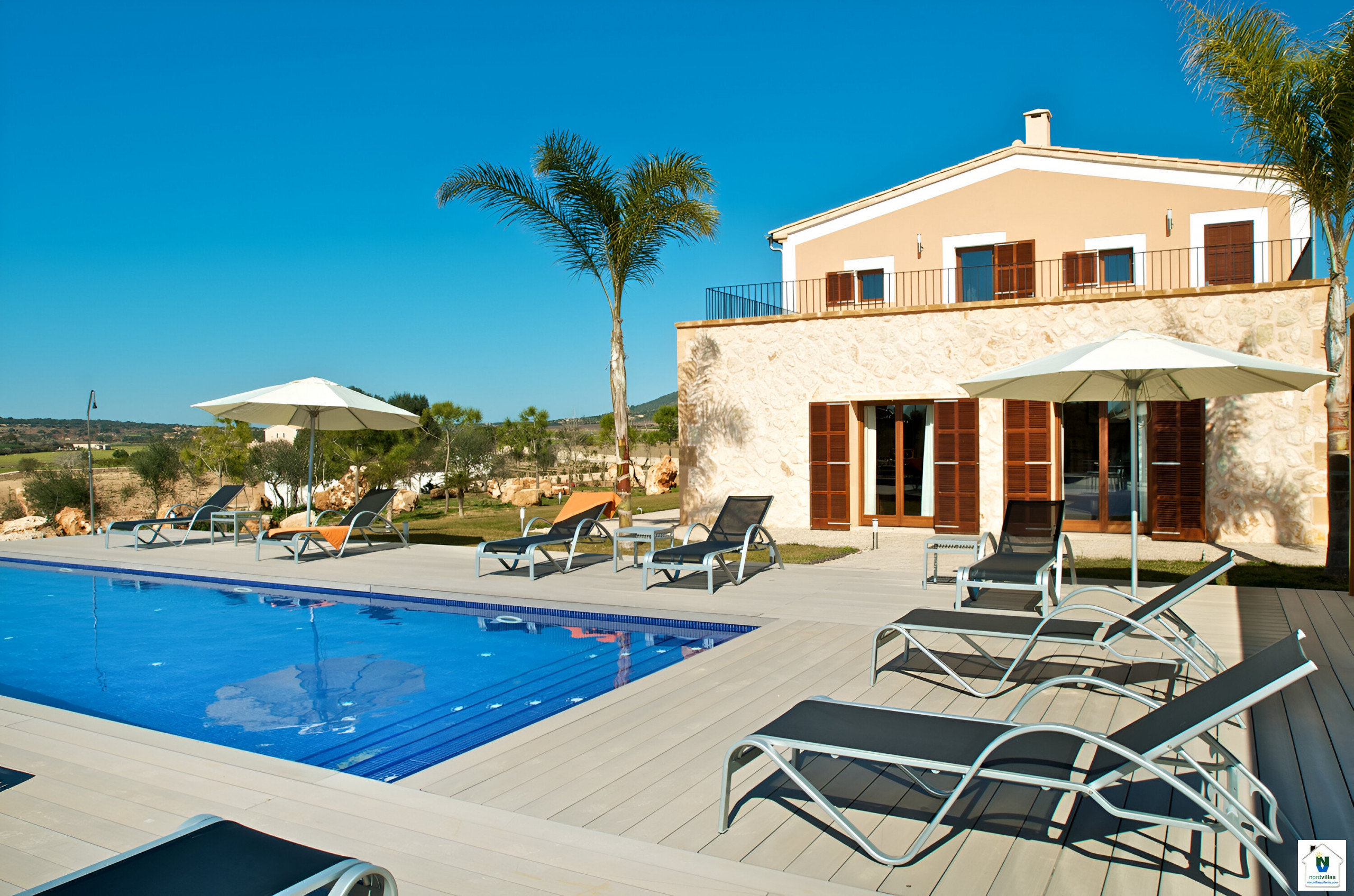 Luxury finca with swimming pool, spacious. Charming