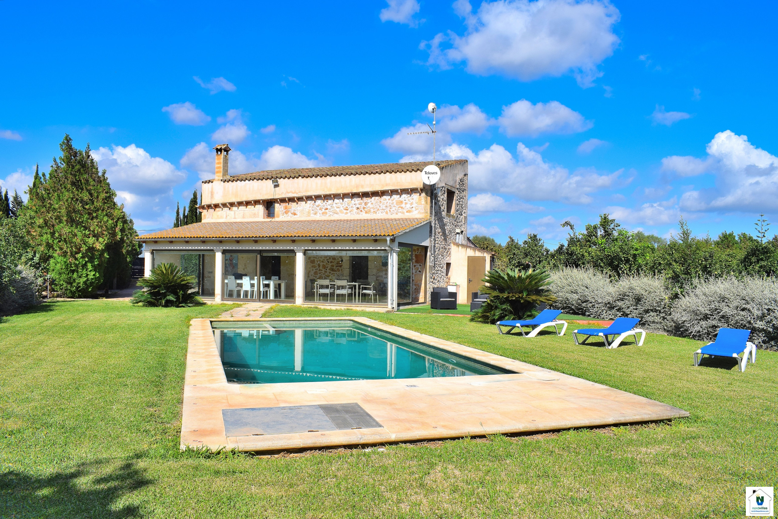 Holidays, swimming pool, sun, privacy