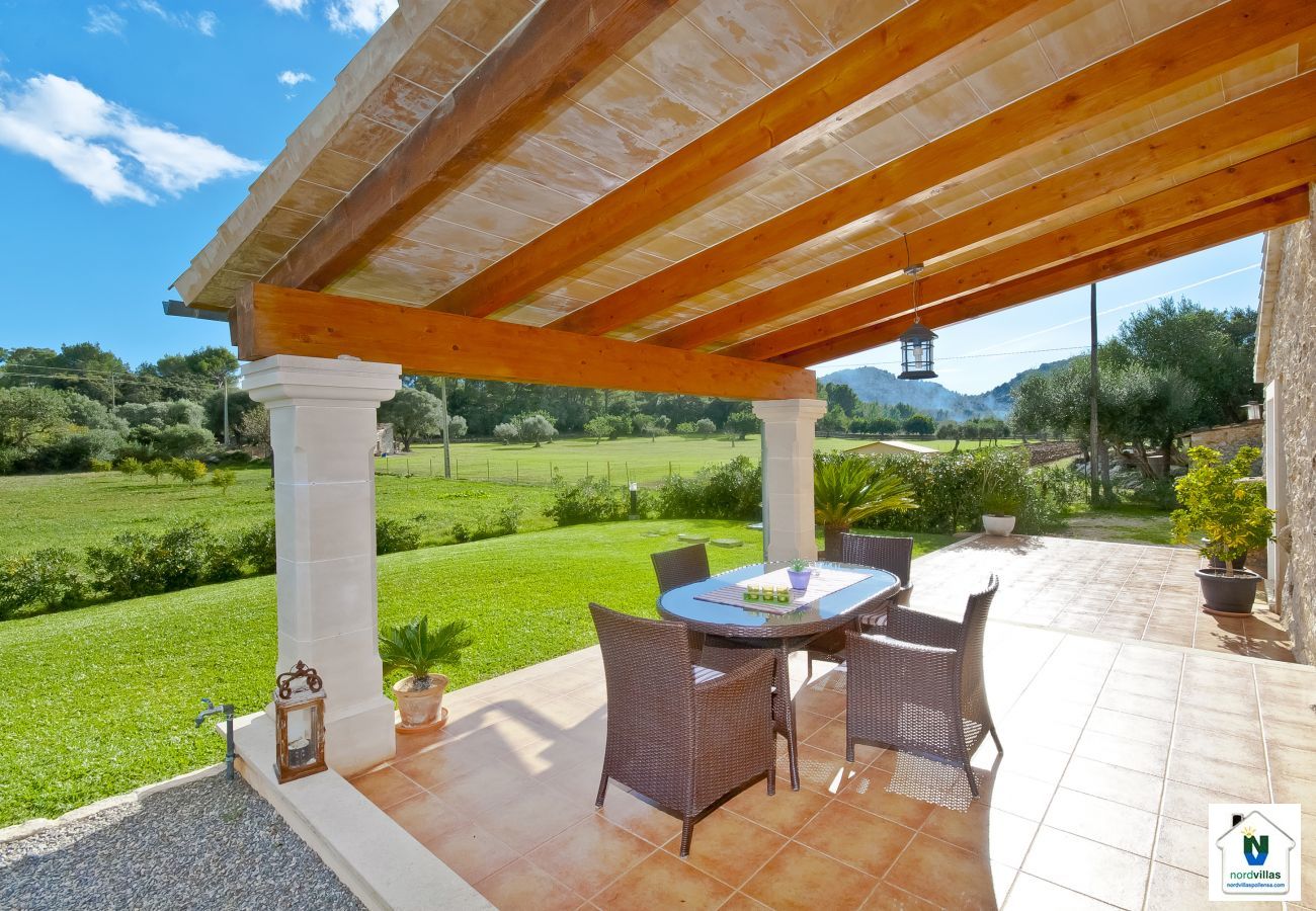 Table on the covered terrace of the Villa Table on the covered terrace of the Villa