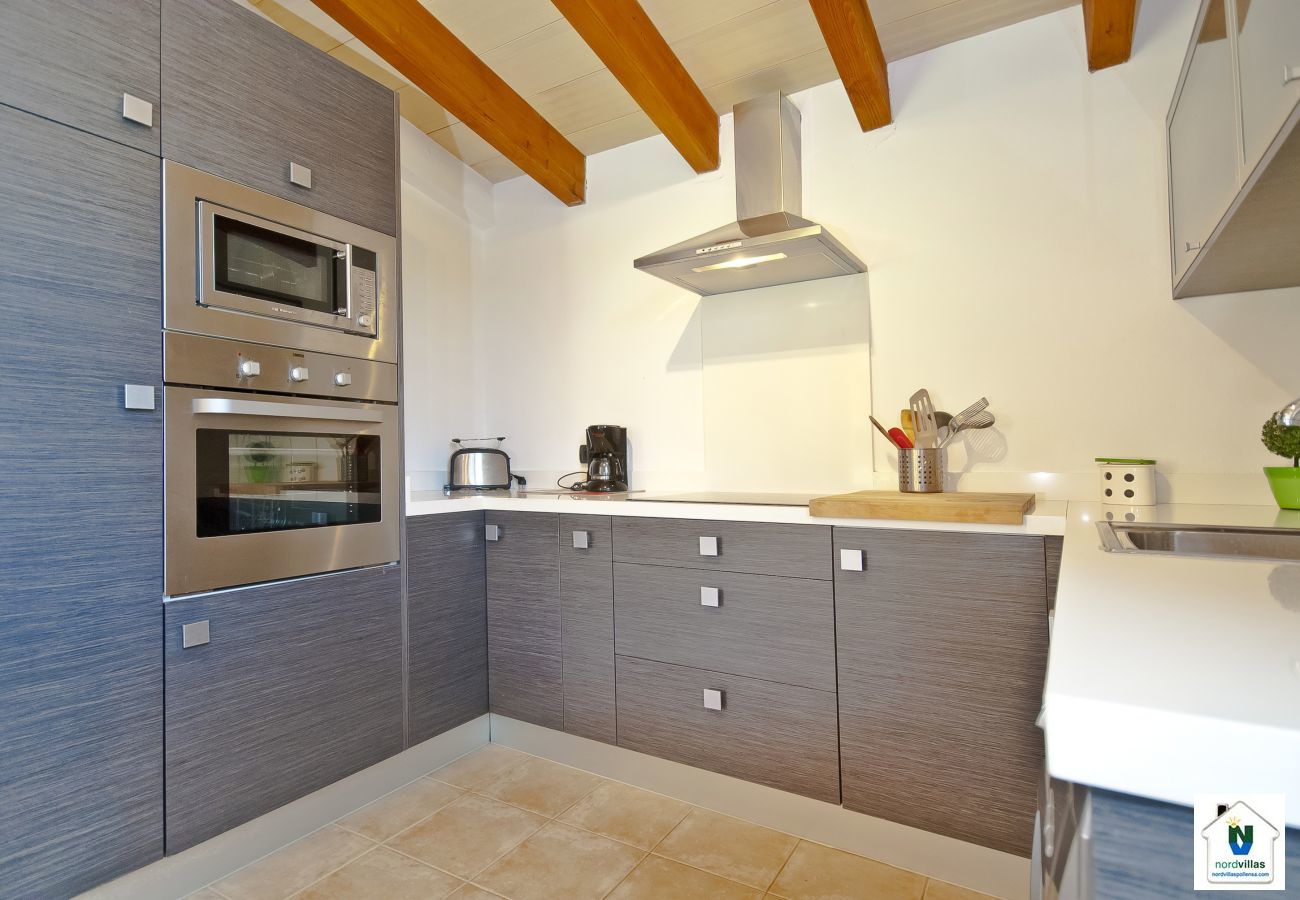 Kitchen with fridge, oven, microwave, ceramic hob ... Equipped kitchen for your stay