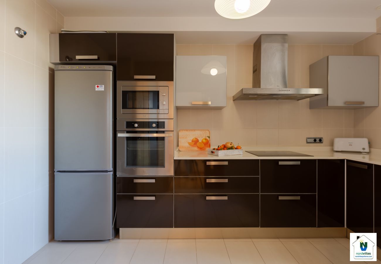 Kitchen equipped with oven, microwave, toaster, ... Kitchen equipped in Duplex La Nau B in Puerto Pollensa