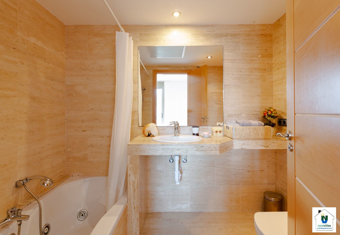 En suite bathroom with bath in the main double room Full bathroom with ensuite bath in the master bedroom